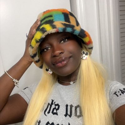 QueenNique305's profile picture. Content Creator • Poet • Adventurous Individual