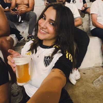 anajuzf's profile picture. 