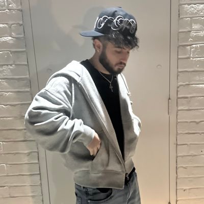 auguztx's profile picture. IG: @auguztseazon