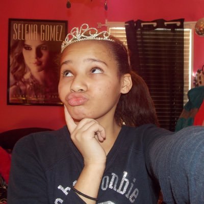 chaoticbrina's profile picture. short n’ sweet