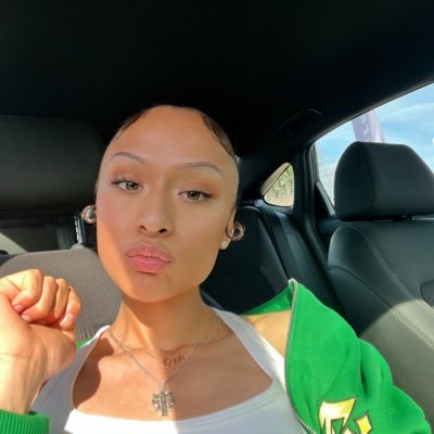 itsskeniaar's profile picture. IG: kenivr | be true to yourself 🌱 | Fruit Connoisseur 💗🌱 Click Link & use “KENIA15” for discount at checkout