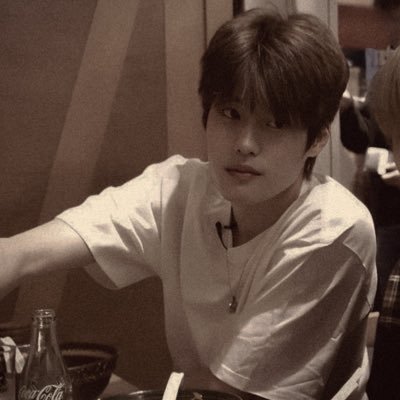 justpuay's profile picture. 