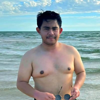 archiemonster's profile picture. An otter-shaped midget panda | 🐨