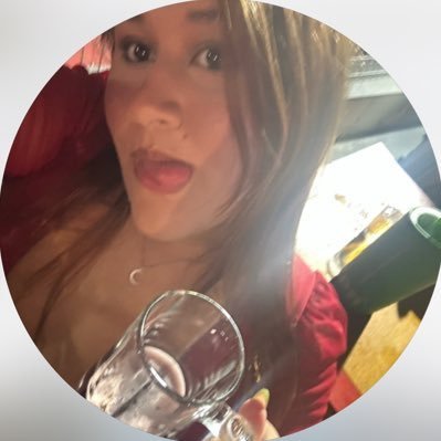 ittsane's profile picture. meu diário de surtos sendo uma fan girl 🍸