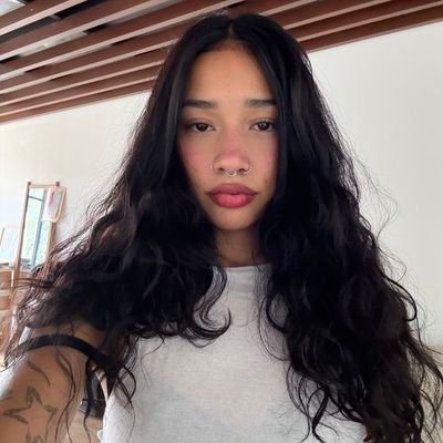 beatriz_ixz's profile picture. make quiet things heard