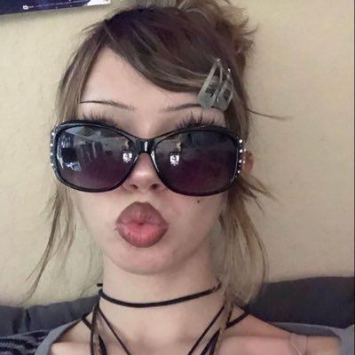 yavrukIsrak's profile picture. too hot to give a fuck