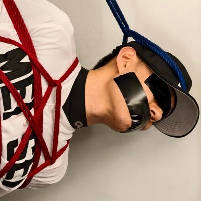 tua_ting's profile picture. 坐标上海，一个不优质的1m也可s （水印为m-ting即做m、水印为s-ting即做s，早期的都是做m）。喜欢边缘取精、球服捆绑、白袜堵嘴、胶带蒙脸（以及电工胶带的味道）。社恐，200%被动，不要抱太高期望。不10但会馋好看的1m牛。对象@Lomic15