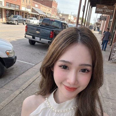 ElaneTyra74360's profile picture. Here to listen as much as I talk.