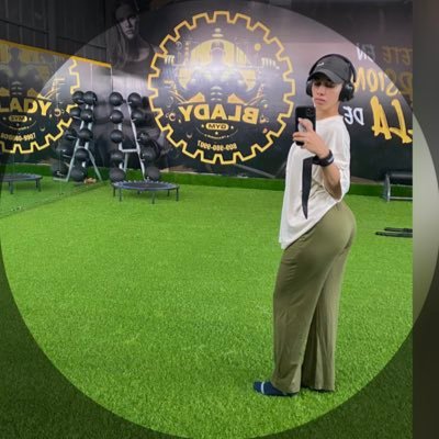 yanelyjmnz's profile picture. 