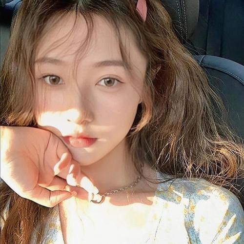 hakanboboo's profile picture. Spent the day at a craft fair, haggling for handmade earrings—unique treasures in my ears now.