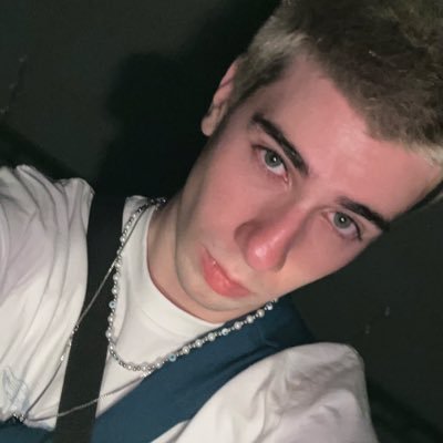 frierencaralho's profile picture. and i couldnt help but wonder