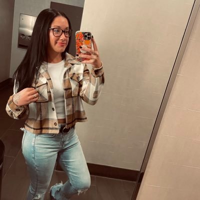 maadzzcat's profile picture. •27• mom x2