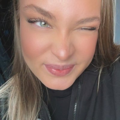 softrosezouis's profile picture. 