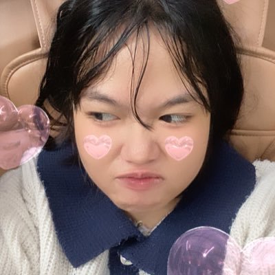 kiwisgrl's profile picture. a chronically online girlie who’s unserious, curious, & malicious 👹 (only in her mind)