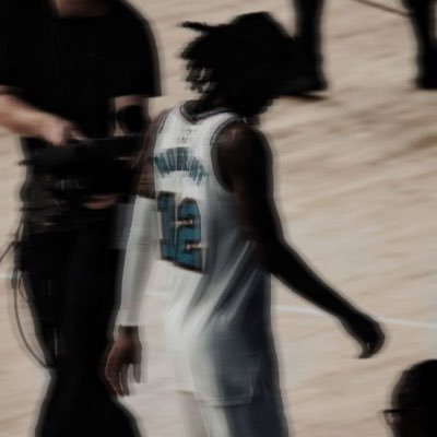 IntroverT_0011's profile picture. Chasing freedom, not clout 💫💚