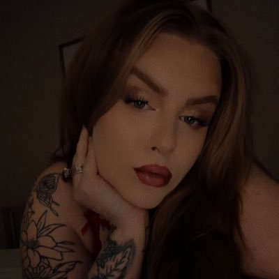 AdissonHenders1's profile picture. badass wife.