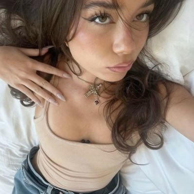 kadvinyl's profile picture. ╋━ . kiss all the time 🦌