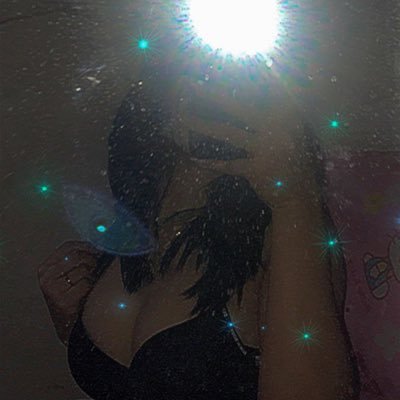 bundatohirin's profile picture. Bersinar bukan soal menyilaukan, tapi soal memberi terang di saat gelap.