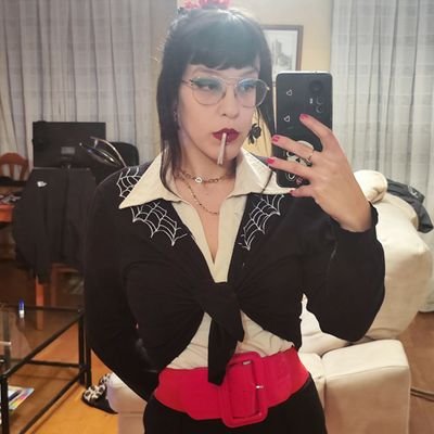 tuliandmath's profile picture. Cómo hierba en el campo ¿Recuerdas? 🩸 

Hearthstone, matemáticas y lucha de clases. 

          La sangre volverá a  resurgir 🦇 ABP