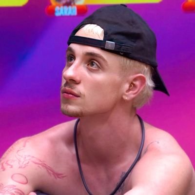 tuittalucca's profile picture. extremamente hipócrita.