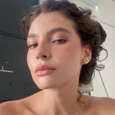 hozierguillen's profile picture. jurídico alanis guillen e laura dutra #teamrenault 🧙‍♀️