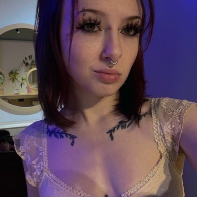 19lily98's profile picture. she/her 27 🫧 insta: @19lily98