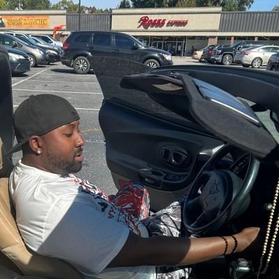 Weighbor's profile picture. ain’t no time for love it’s time to get fly.