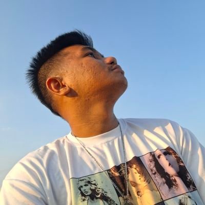 iamthatcomplex's profile picture. may be a little bit naïve but would do something to be more self-aware. also at @valuemeel41510