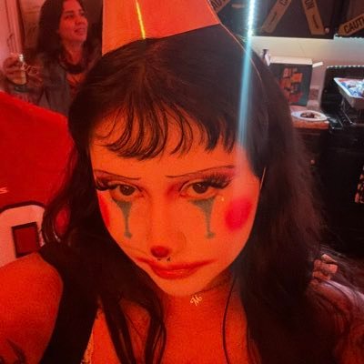 BETTYYBTX's profile picture. |24| new account| BI🦇🖤🐞|