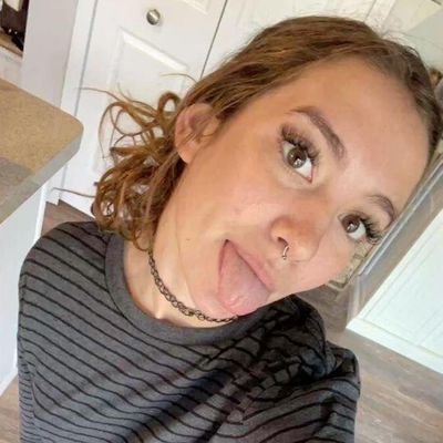 HeyleyB47875's profile picture. 