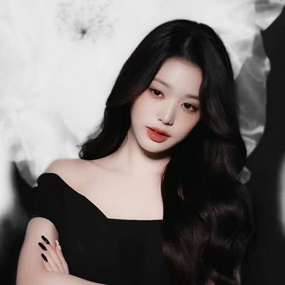 Vanya224024's profile picture. sakura is blooming 🌸 & sun ☀️ is shining ୧/,~’⌒’~,,    ヽ   🍀 today is lucky day to visit 💬 my garden