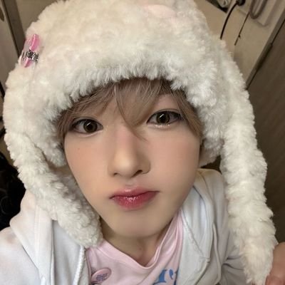 yeollogia's profile picture. 