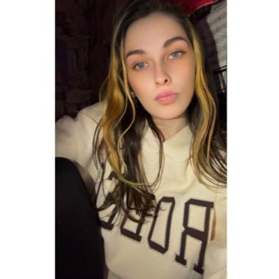 loisgriff_'s profile picture. 𝟛𝟘 ~ i like movies | gamer gal | 🪬