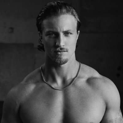 Somthinki's profile picture. hetero