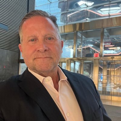 9Emot's profile picture. 