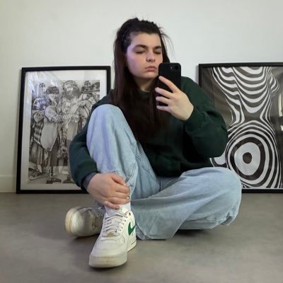 chloisdead's profile picture. 