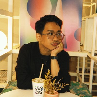 anthuneseth's profile picture. forgot that inside an icon, there's still a young girl from mondragon