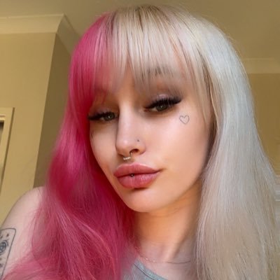 cashv0id's profile picture. ♡ 𝓂𝑜𝓃𝑒𝓎 𝒽𝓊𝓃𝑔𝓇𝓎 𝓂𝒾𝓈𝒶𝓃𝒹𝓇𝒾𝓈𝓉 ♡ ⋆ $44+ to speak ⋆ throw it into the void
