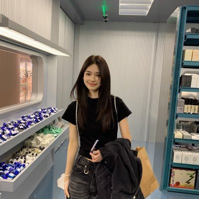 sunvlightr's profile picture. 