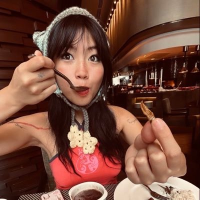 ssosobusy's profile picture. bridgerton . . . 베노피합시다