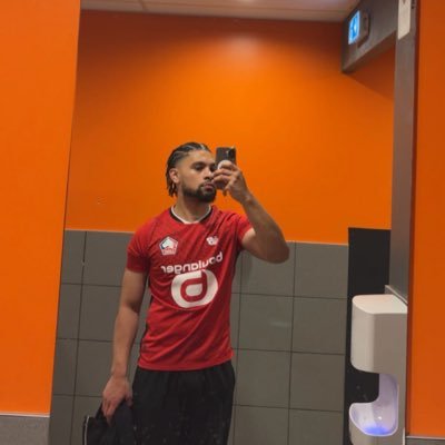 4_timal's profile picture. 🇩🇿🇷🇪 Coach Officiel EAFC de @lorenzinhoo_10 @CF63_esports @OM_OFFICIEL💙