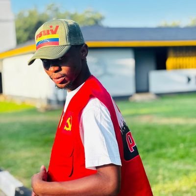 Absolute_Kganki's profile picture. @ULvarsity PoliSci Student 📚 @realmadriden 🤍 @KaizerChiefs 👑 @ManUtd 👺 Marxist-Leninist ☭ Enforcer Of The Global South ★ I FOLLOW BACK VERIFIED FOLLOWERS 💙