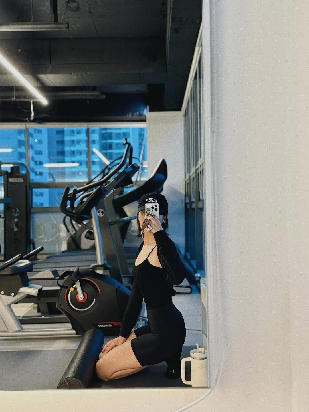 hhOK5A2xv7qXEvb's profile picture. .