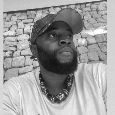 Chimeziiee's profile picture. Husband |Ghostwriter| Physical Therapist| Democratic Socialist| Strategic Communication|Ọdịnala|