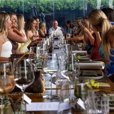 moskux's profile picture. 