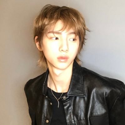 isomiick's profile picture. im stuck in the middle of a maze with shadow