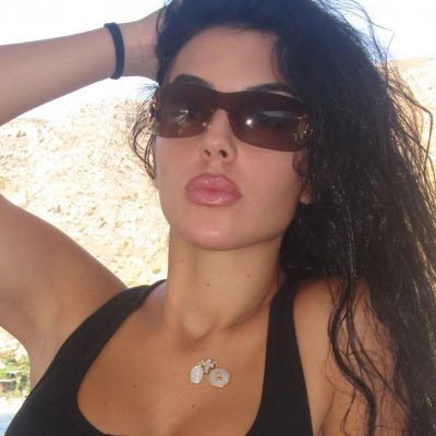 sarahalh__'s profile picture. you found me