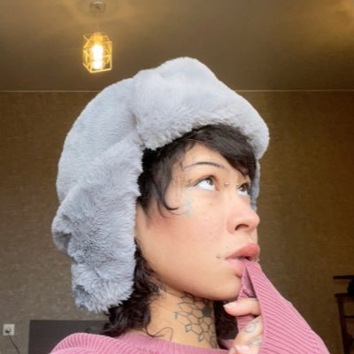 placedbeneath's profile picture. how's the view down there?