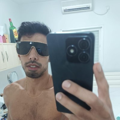 ItsNaorBitch's profile picture. מתעורר לפחות 3 פעמים ביום