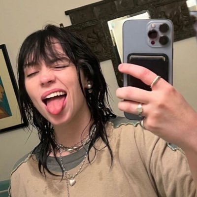 bilsbasement's profile picture. billie, katseye, bp.  that’s it.